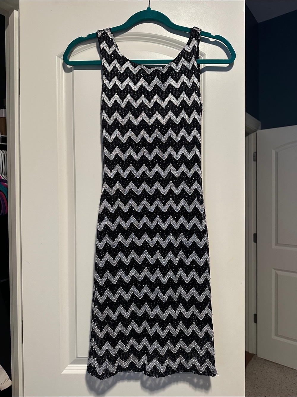 Sleeveless Black and White Chevron Knit Dress